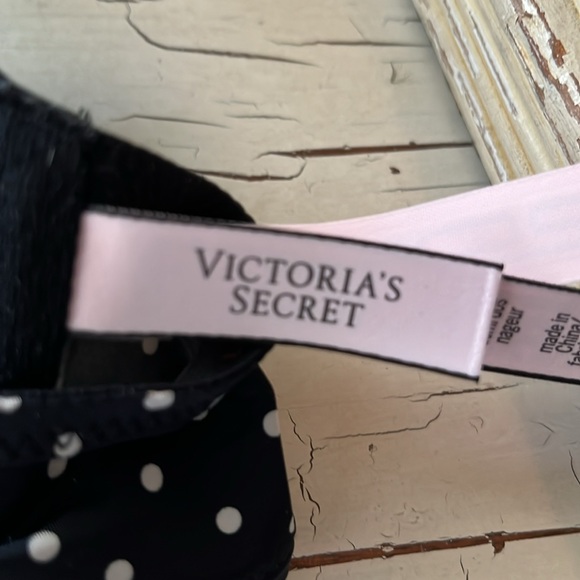 Never worn Victoria Secrets Blk/wht polka dot racerback lace bra 32B front close - Picture 4 of 6